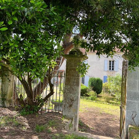 Bed and Breakfast Le Loriot à Champagne-et-Fontaine Extérieur photo