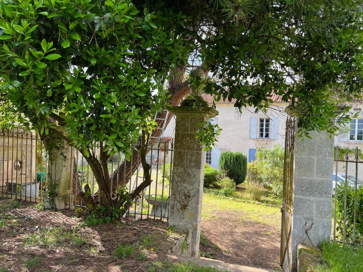 Bed and Breakfast Le Loriot à Champagne-et-Fontaine Extérieur photo